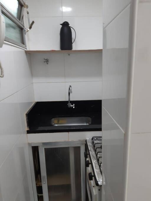 Quarto E Sala A Uma Quadra Da Praia Copacabana Posto 02 Rio de Janeiro Exterior foto