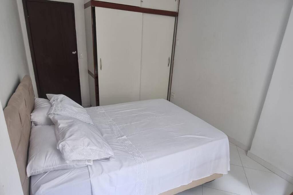 Quarto E Sala A Uma Quadra Da Praia Copacabana Posto 02 Rio de Janeiro Exterior foto