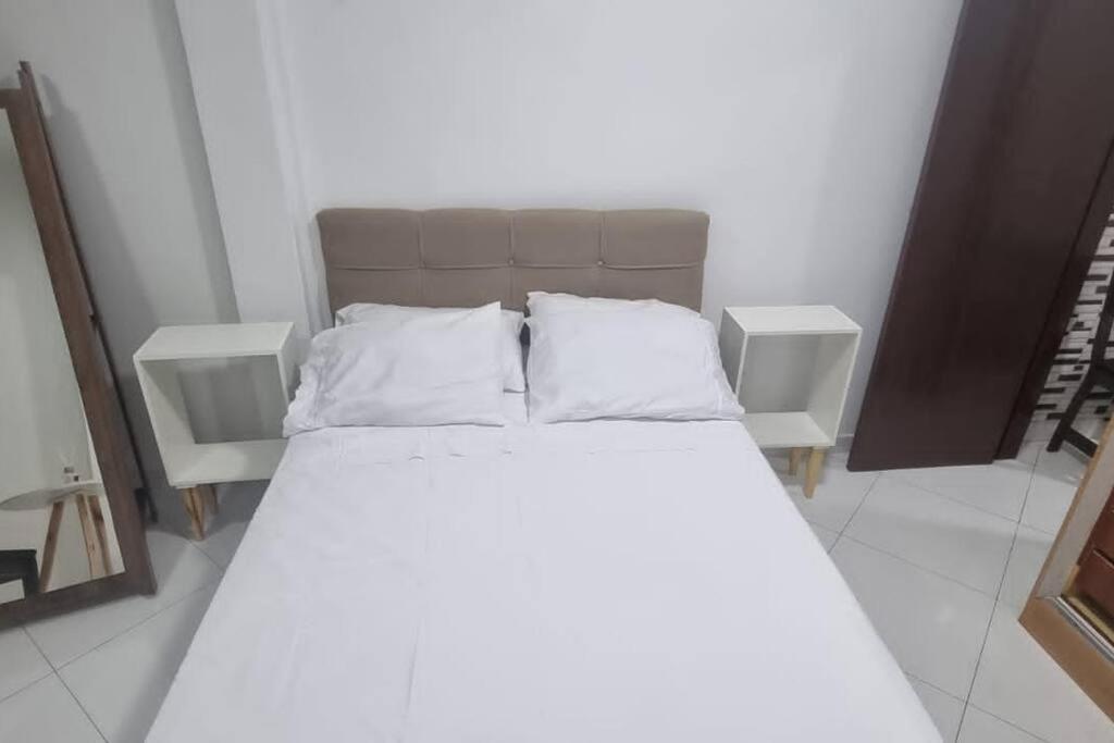 Quarto E Sala A Uma Quadra Da Praia Copacabana Posto 02 Rio de Janeiro Exterior foto